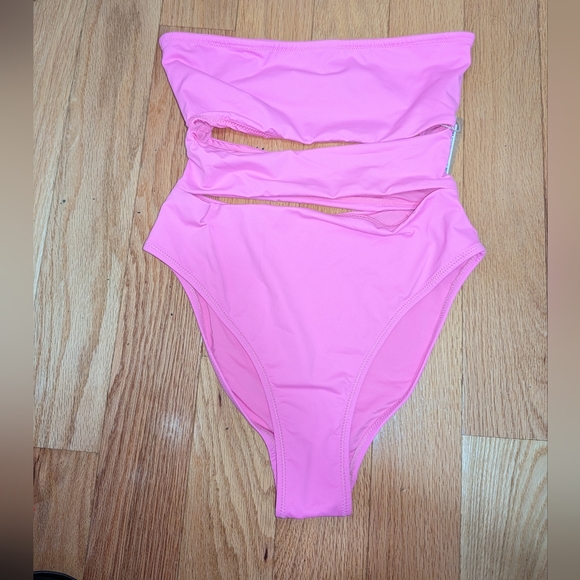 NWT SKIMS STRAPLESS CUTOUT MONOKINI IN TAFFY SIZE SMALL - Picture 5 of 6